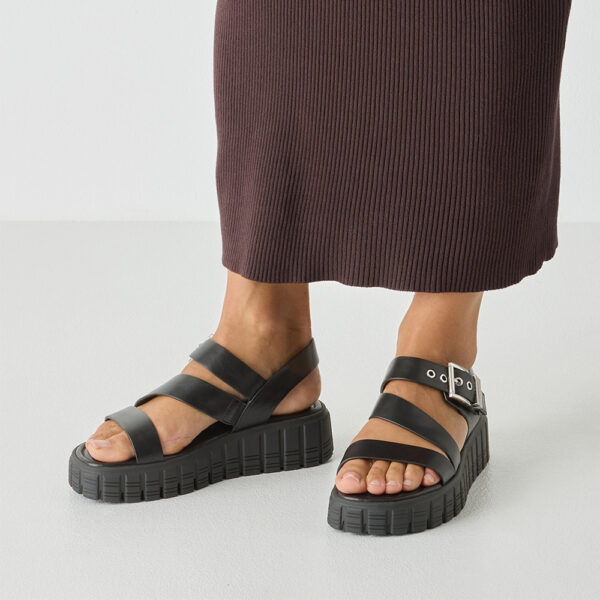 Ženske crne Tamaris chunky sandale s platformom i remenčićima urbanog stila