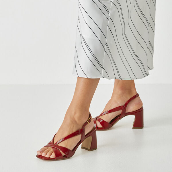 ženska crvena sandala na petu