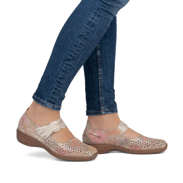 ženske rupičaste cipele remen