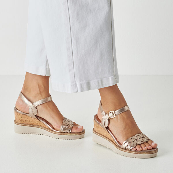 ženske zlatne sandale platforma