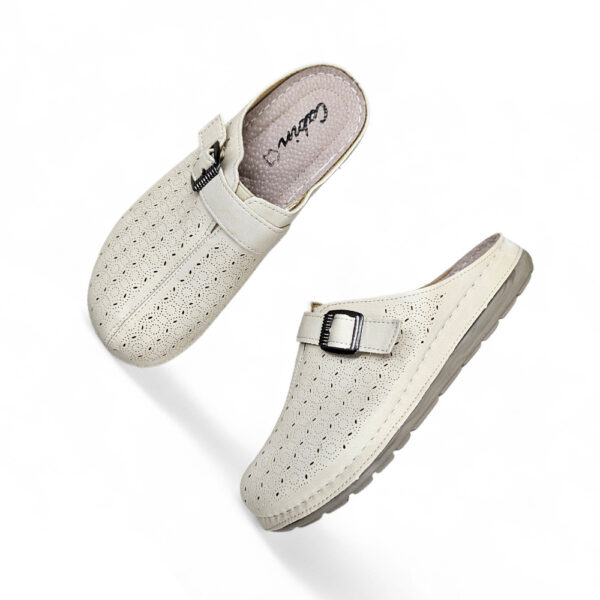 Ženske bež natikače s perforiranim uzorkom i kožnom tabanicom