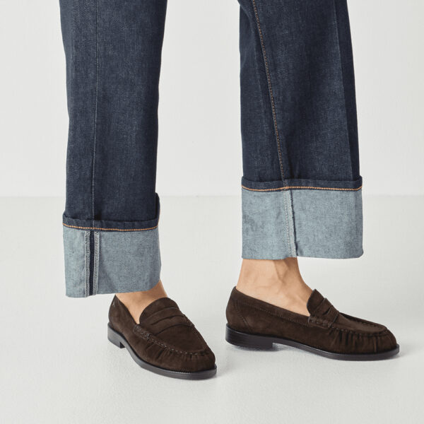 Ženske Tamaris kožne mokasine u smeđoj boji s klasičnim penny loafer dizajnom od prirodne kože.