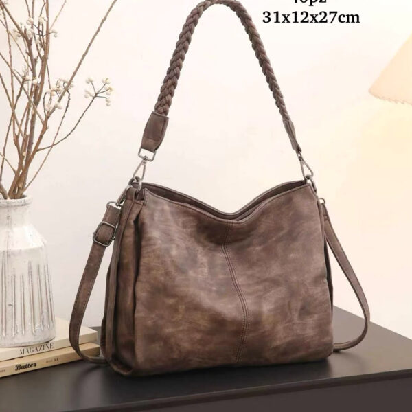 Ženska slouchy hobo torba s pletenim remenom – svijetlo smeđa boja